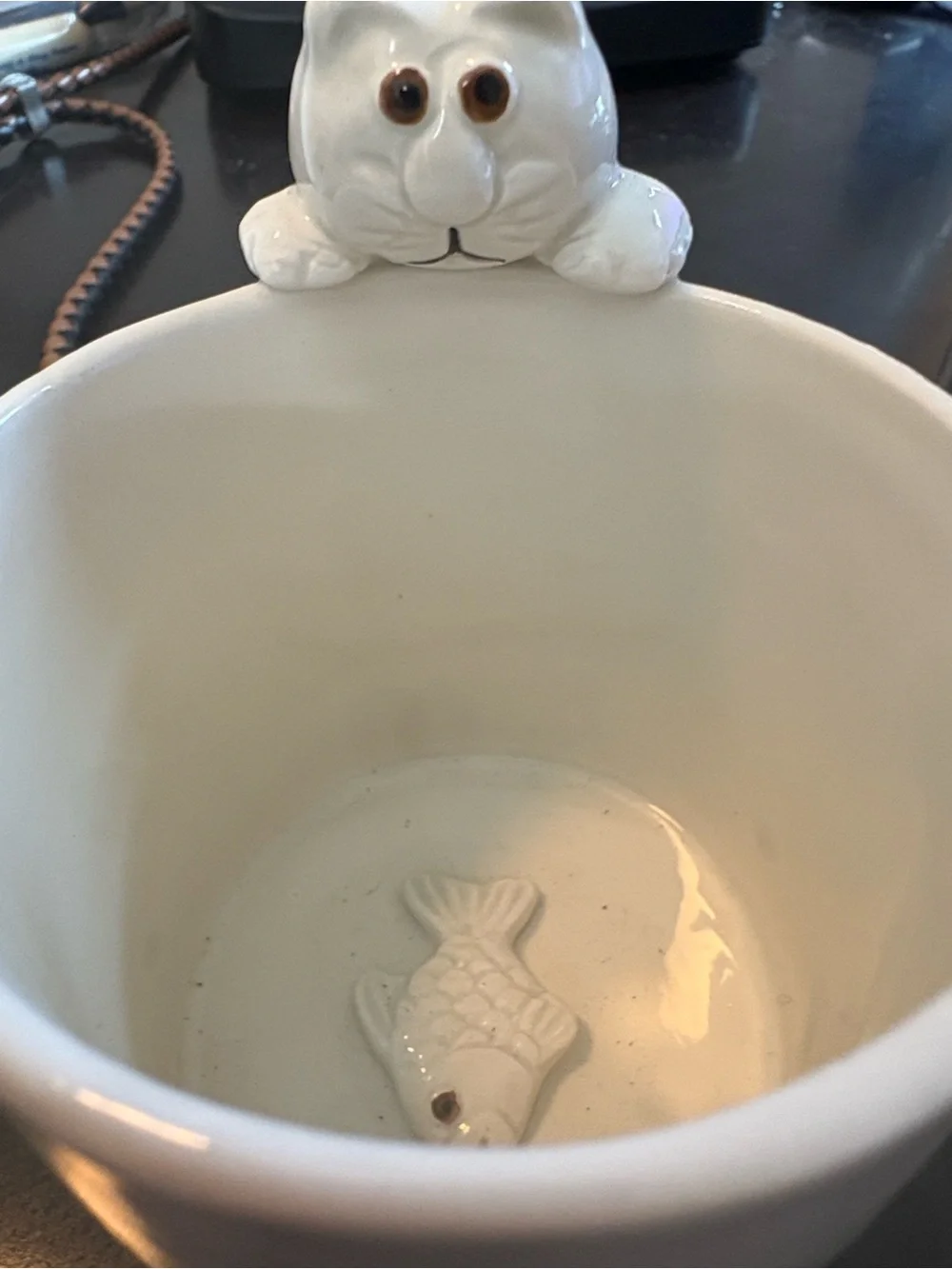 Vtg ‘77 Fitz & Floyd Catnap Mug handpainted cat 3-D fish bottom ceramic Cup